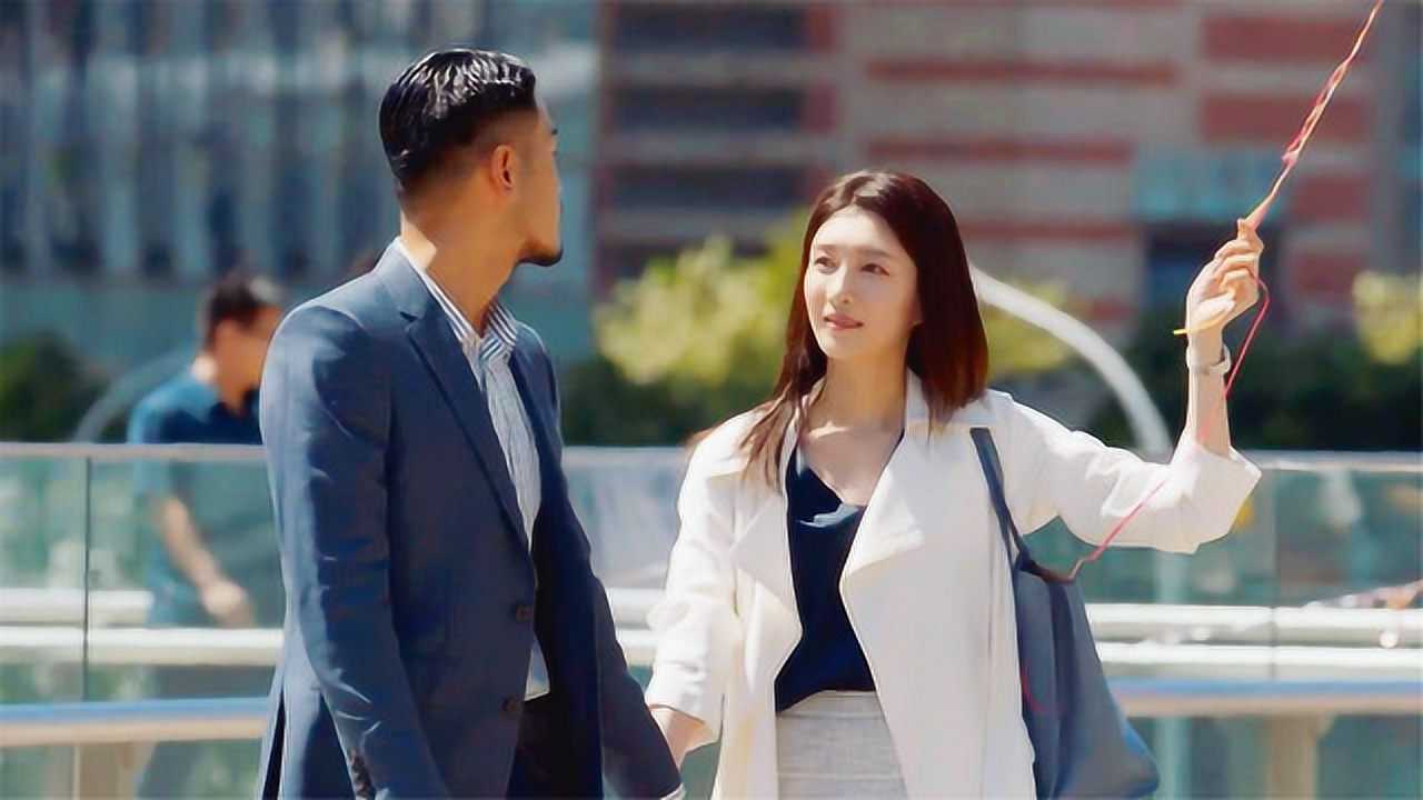 三十而已王漫妮发现梁正贤的秘密梁正贤大吃一惊王漫妮傻眼