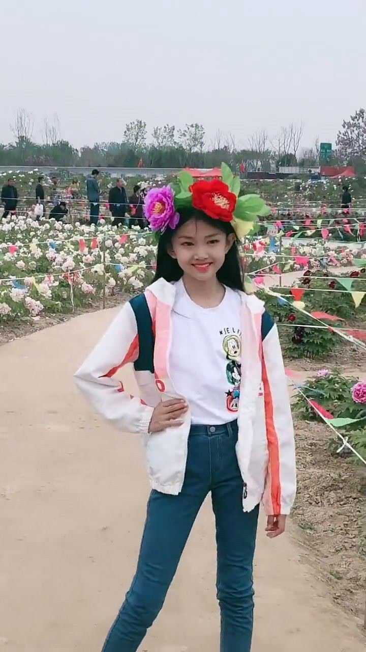 童模宋小睿一双筷子腿太美了,一般人见了,都会羡慕嫉妒的!