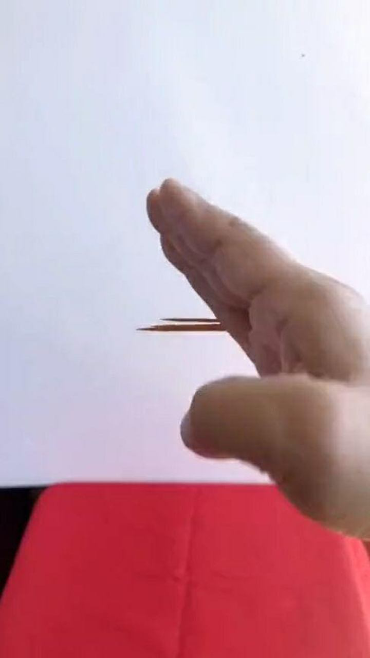 牛人练习暗器,独门绝技指弹牙签,威力还挺惊人_腾讯视频