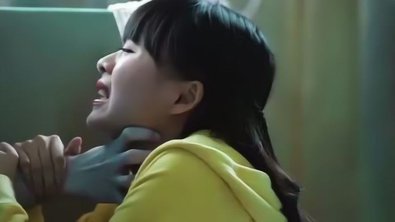 美女在更衣室遭鬼掐脖,差点窒息而死!