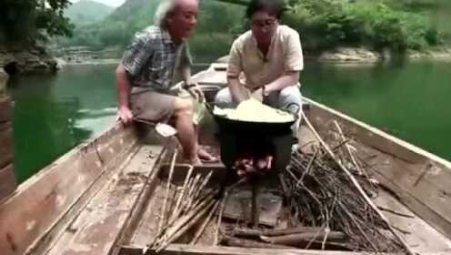 舌尖上的中国：渔夫河水煮鱼，船上吃鱼！吃的就是一个鲜