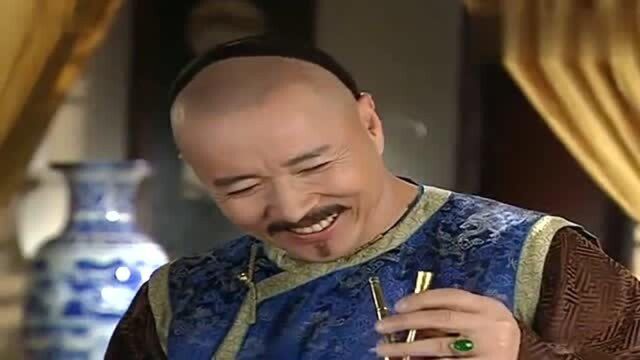 东儿真是太可爱了,在家里胡乱打拳,还求奶奶要抱抱