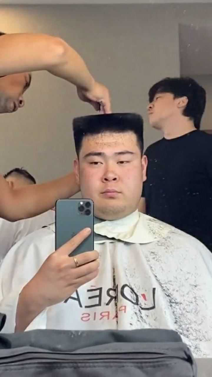 托尼老师的新操作这么平的头发居然都能剪出来