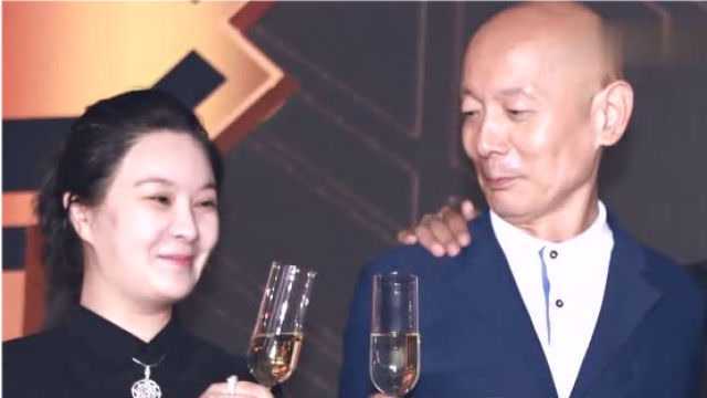 结婚30多年没有孩子,一代影帝葛优对“丑妻”不离不弃,原因是不敢?