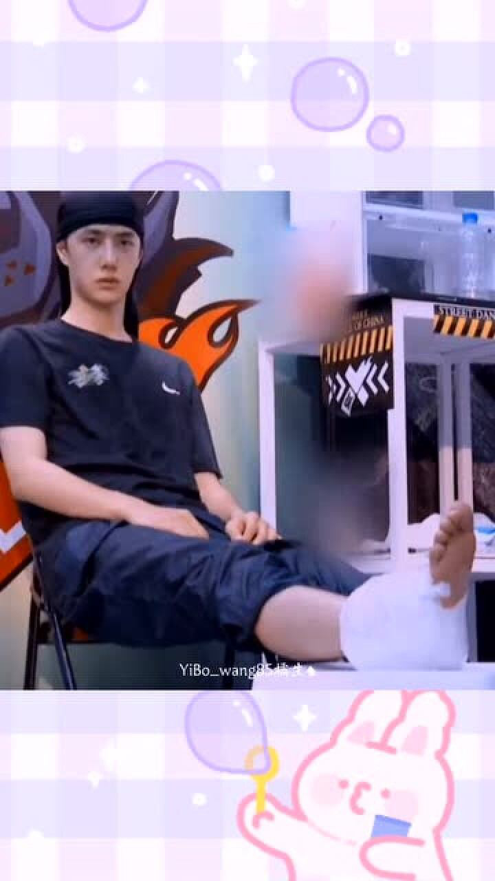 王一博终于知道乐乐岩岩为啥要时时刻刻跟着孩子了