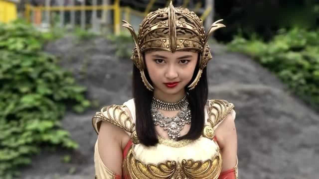 银河奥特曼神秘女子朝奥特战士走去女孩上前阻止