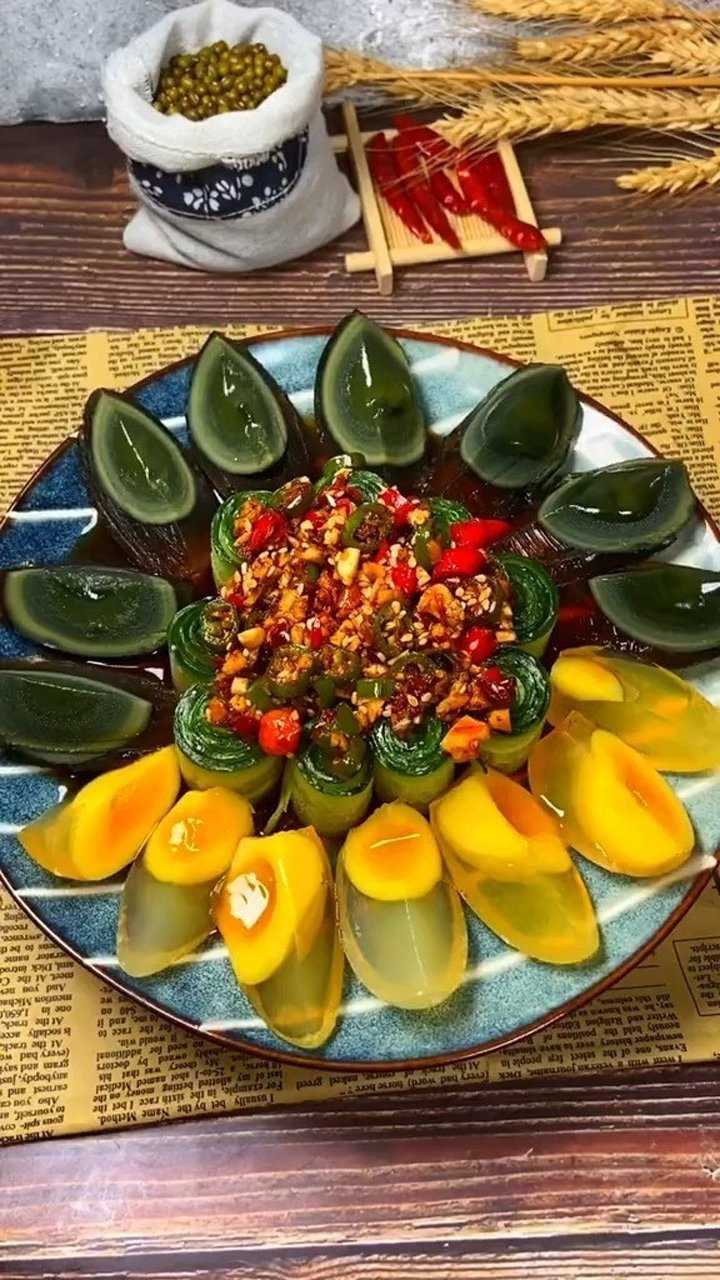 夏天必备的小凉菜凉拌皮蛋!