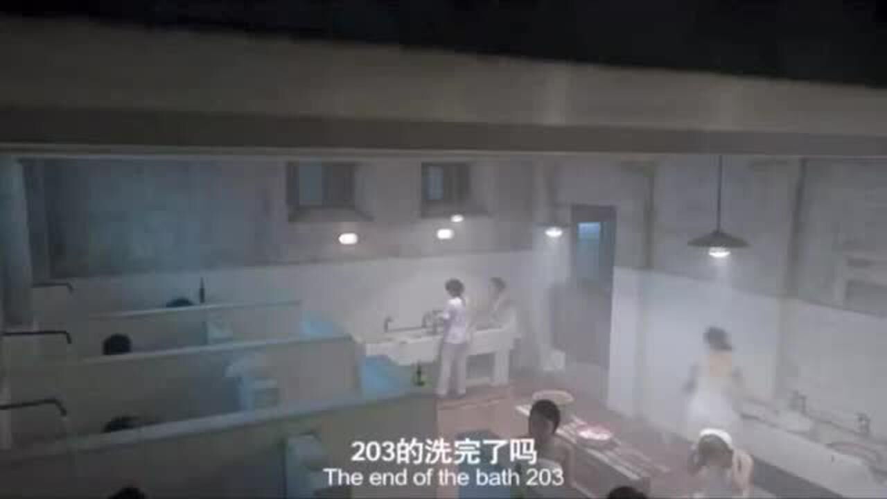 性感美女在女澡堂洗澡，不料内衣却被偷了，这下可精彩了！_腾讯视频