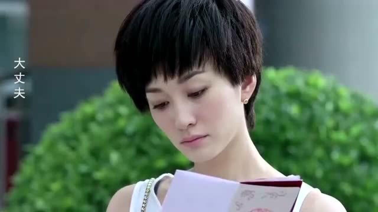 大丈夫李小冉烧王志文的结婚证扬言没有结婚证看你怎么离婚