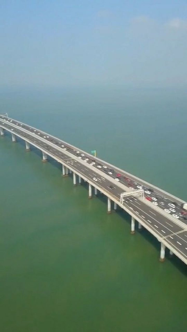航拍青岛胶州湾跨海大桥全长35公里长度世界第二名