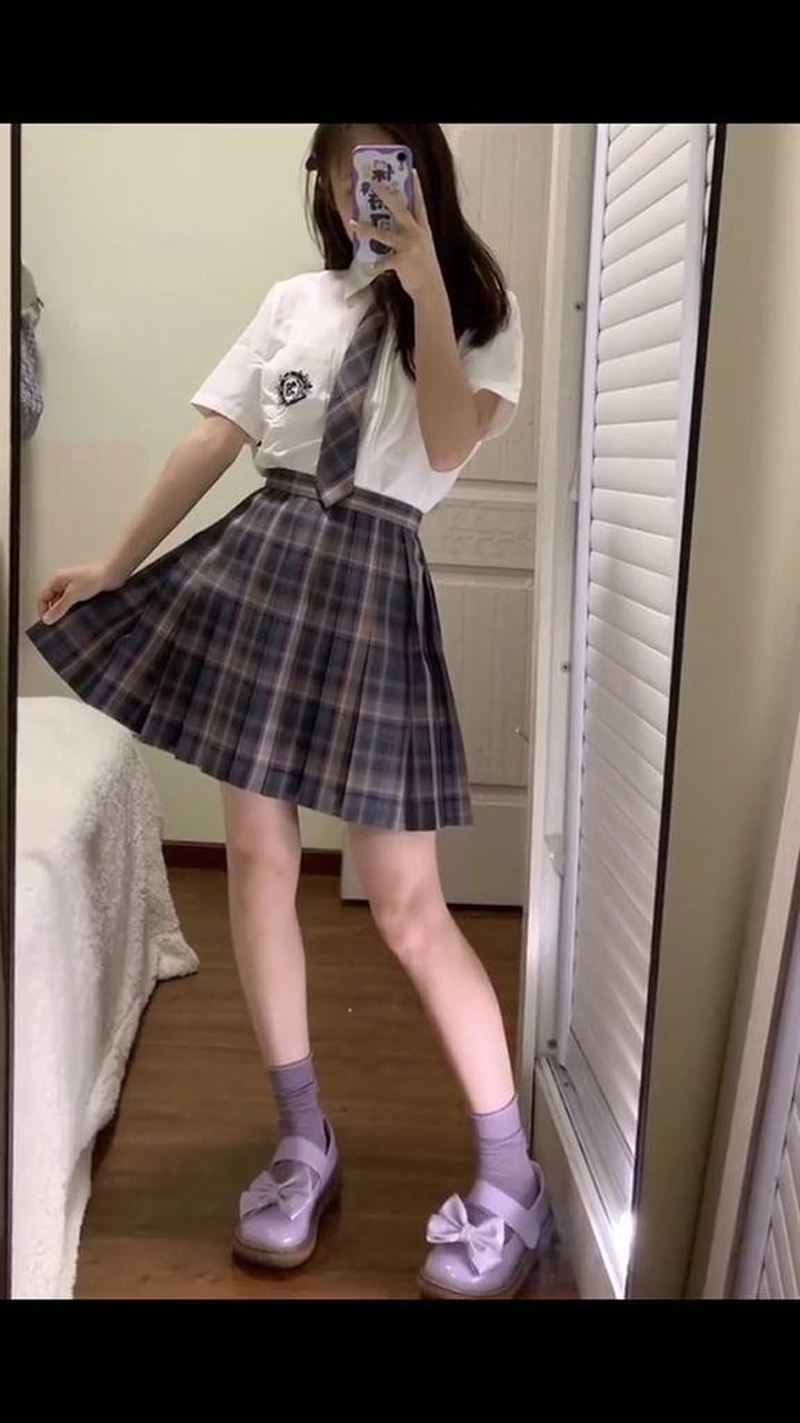 jk制服网络上我拽的不行现实中我每天求人给我介绍男朋友