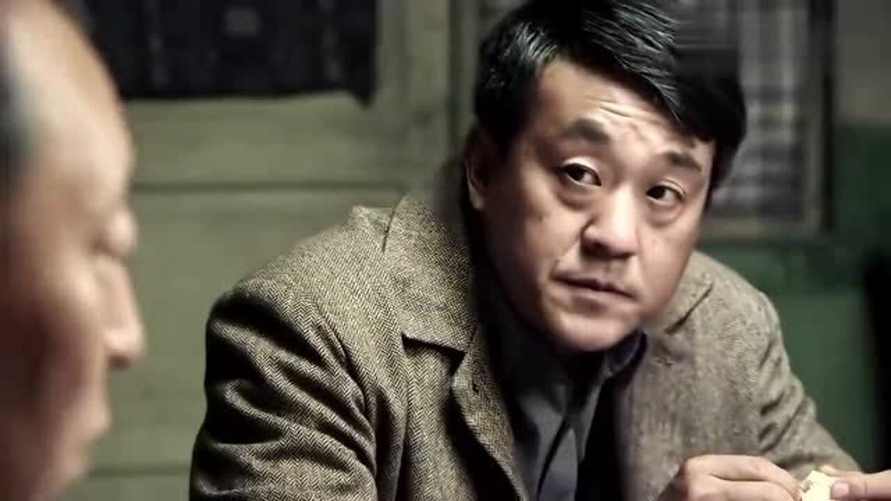 傻柱父亲登场对傻柱张嘴闭嘴傻了吧唧这绝对亲生的