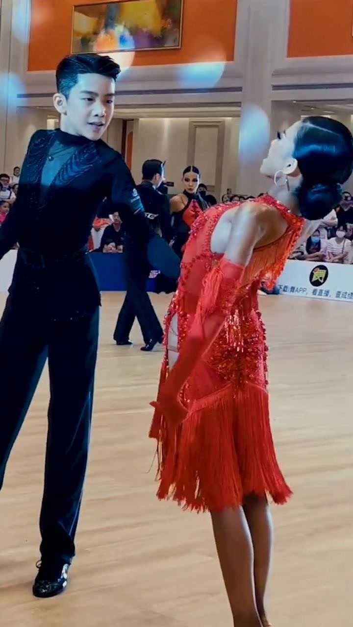 有没有觉得墨茉的每一个动作都是那么美你品你仔细品王崇墨李茉晗