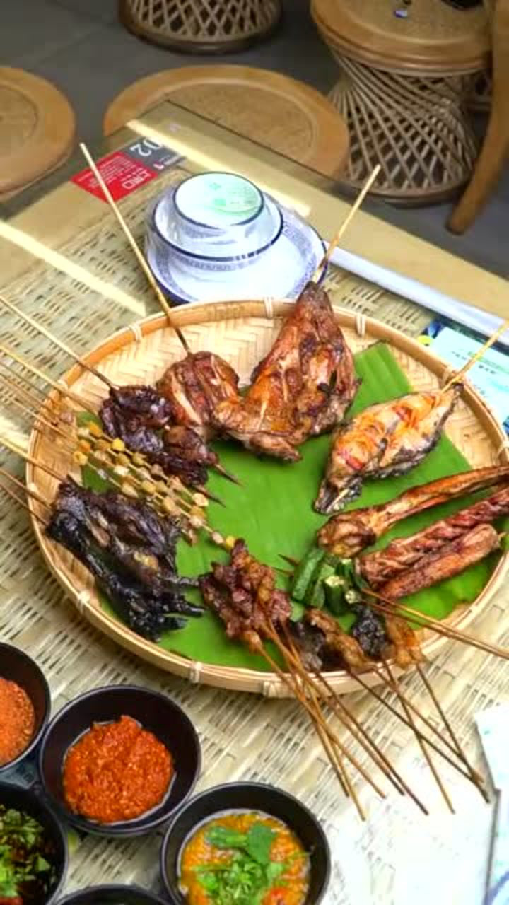 据说云南烧烤分为两种:一种叫德宏烧烤,另一种叫其他