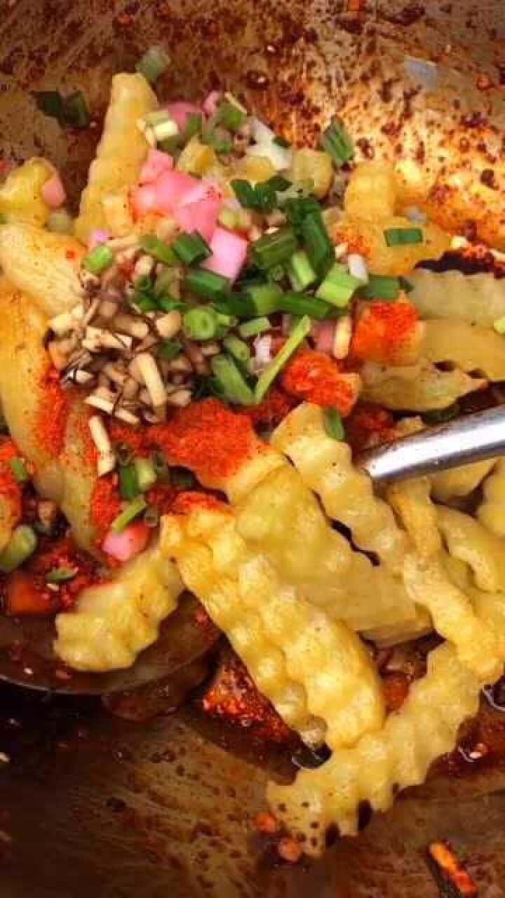 贵州街边小吃,这个麻辣土豆,如果有钱我愿意天天买吃