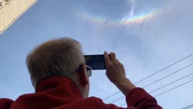 来自天空的微笑:北京天空现罕见奇观“环天顶弧”