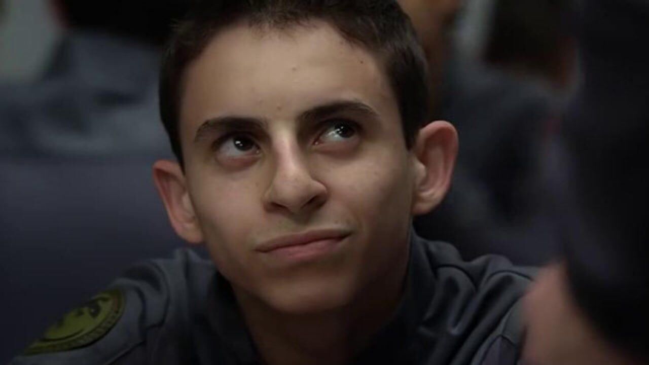 安德的游戏男主玩游戏却被游戏吓到指挥官要求删掉游戏