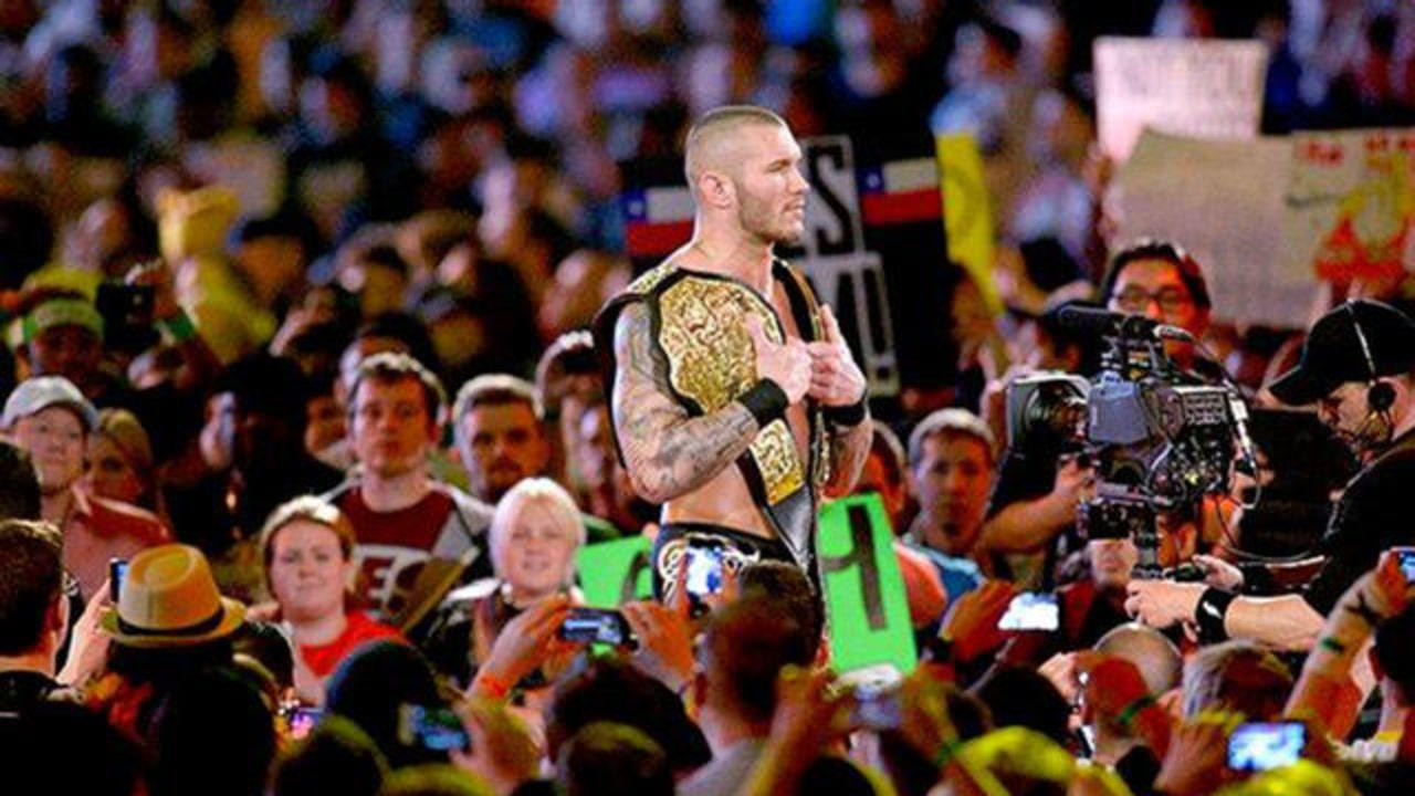 现场观战摔角狂热实拍 双腰带wwe世界重量级冠军毒蛇兰迪奥顿登场