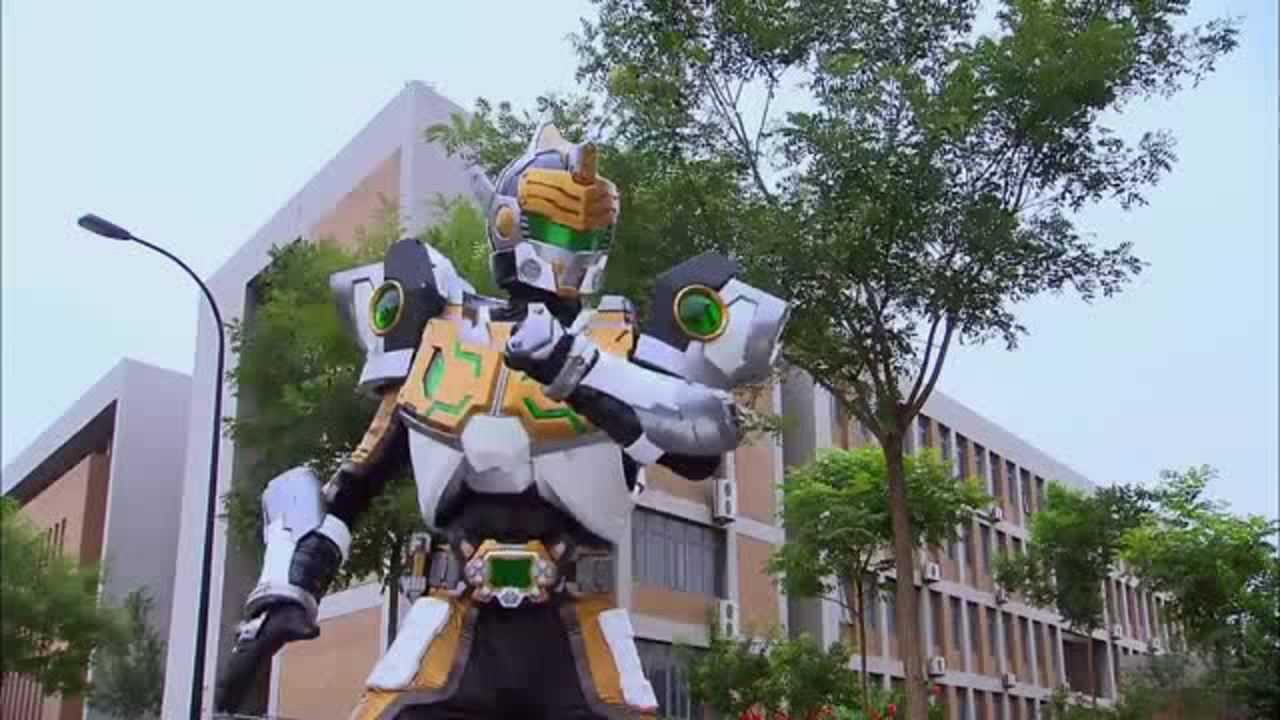 铠甲勇士铠传:爆裂拳是金刚铠甲的武器,能更好的配合他的拳法