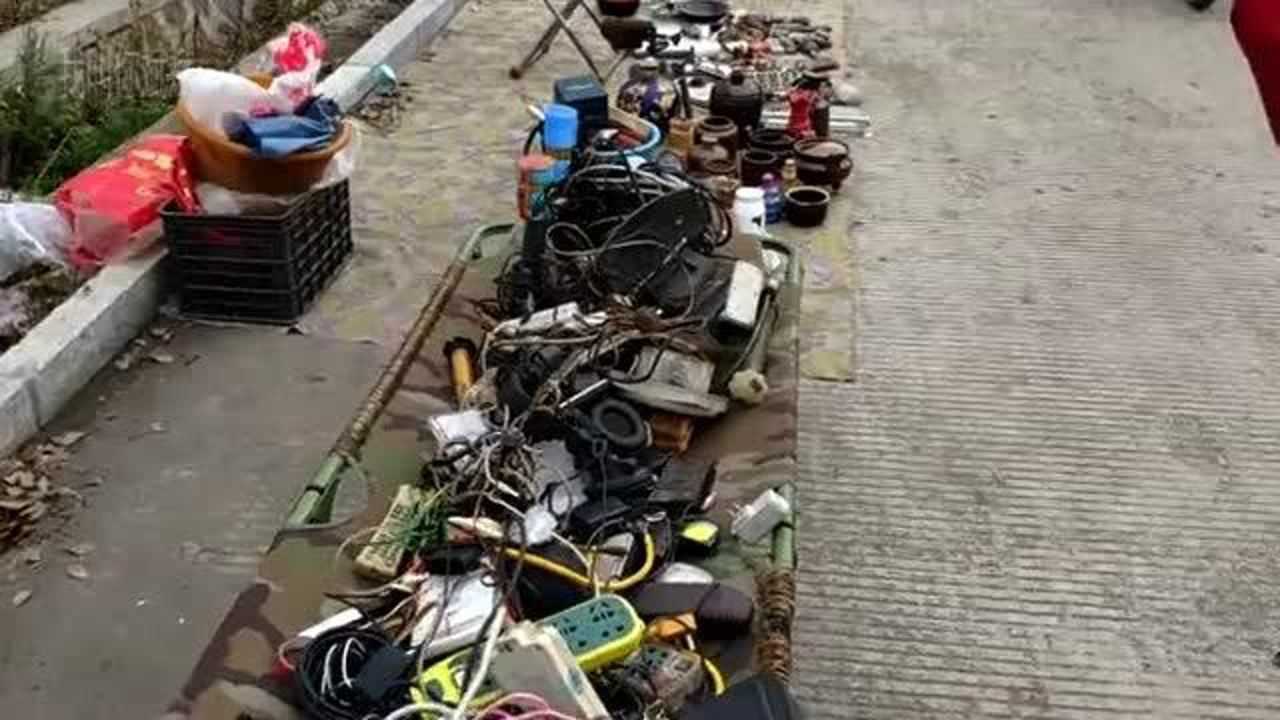 七台河狗街的旧货市场,10块钱的猫1块钱的人生!还有很多老物件