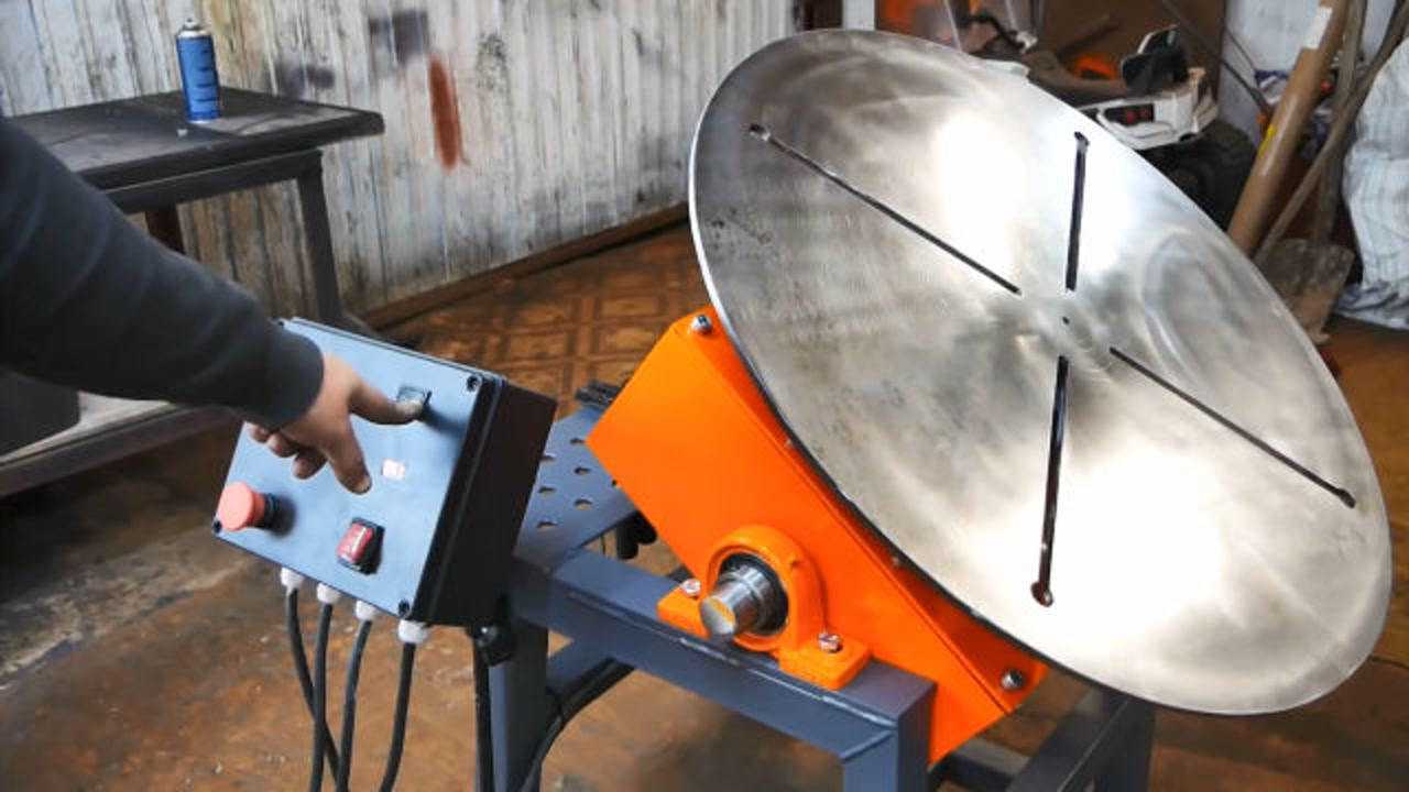 牛人自制一款可调节焊接件倾斜角度的自动焊接转盘,制作全过程!