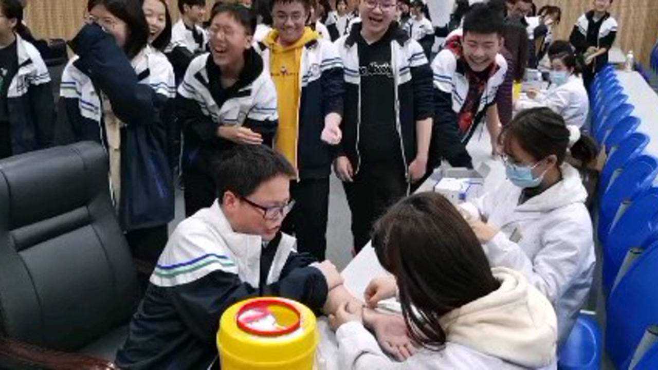 初中生体检打针，哈哈哈哈哈_高清