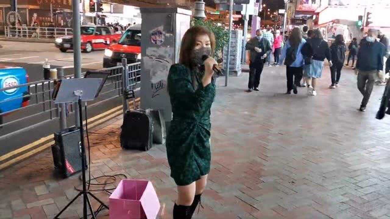 香港街头歌手芯妮图片