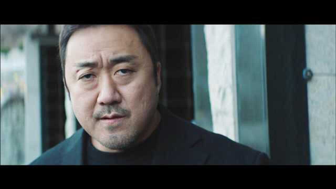 神马东锡韩国暴力学大叔凶猛本色出演恶人们之间的争斗