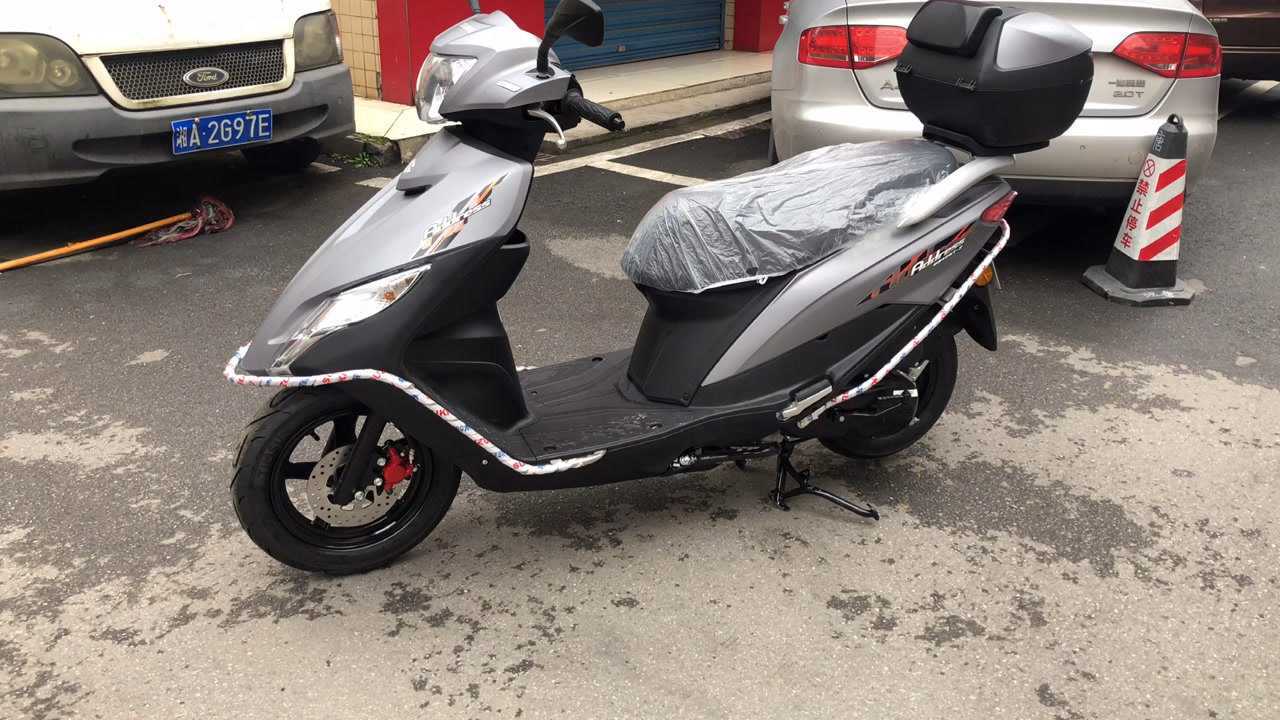 济南铃木uu125百年纪念版配置做了哪些升级你喜欢吗