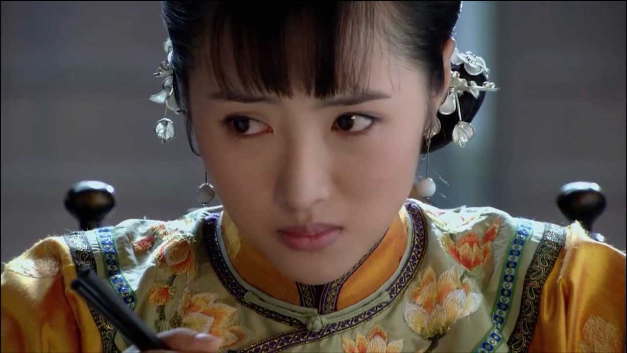 大侦探晴小姐不洁丈夫赵文启在一旁说话她红着眼一句话不敢说