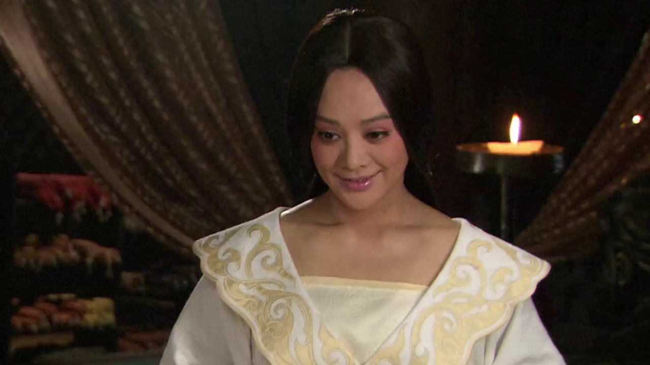 大秦帝国秦王正看着书芈夫人给他端茶递水这是有事要说啊