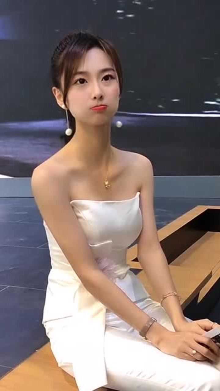 车模一姐苏宁和富二代分手后,身边朋友都离她而去,真是世态炎凉!