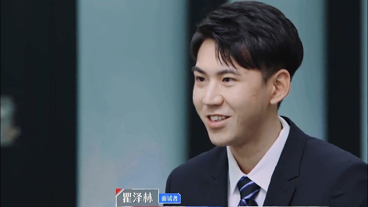 瞿泽林太可爱了吧在空档期的时候找了家门口的事务所工作