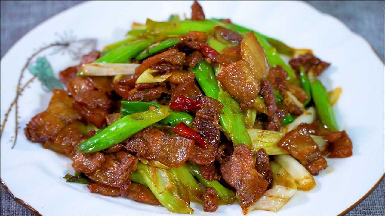 一块五花肉一把蒜苗教你蒜苗炒肉最简单做法出锅只需4分钟