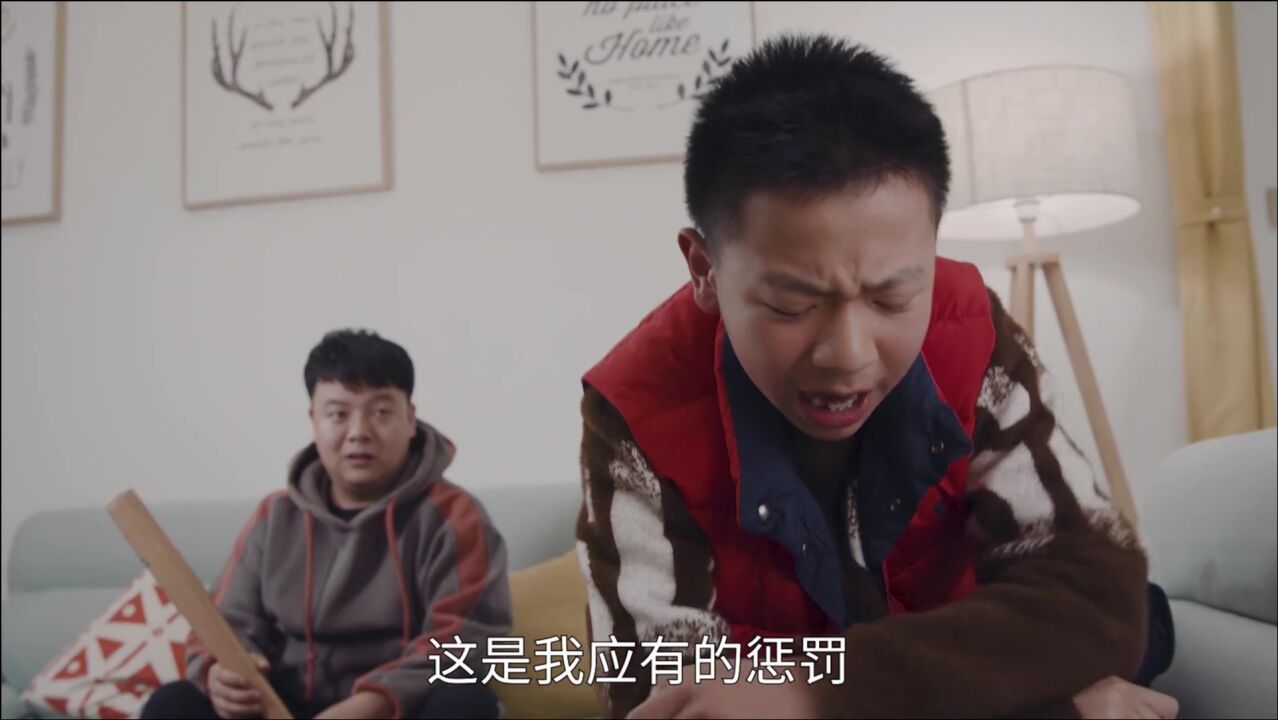 爆笑打孩子现场：考99分，为了惩罚自己丢掉的一分，主动要求挨打_高清