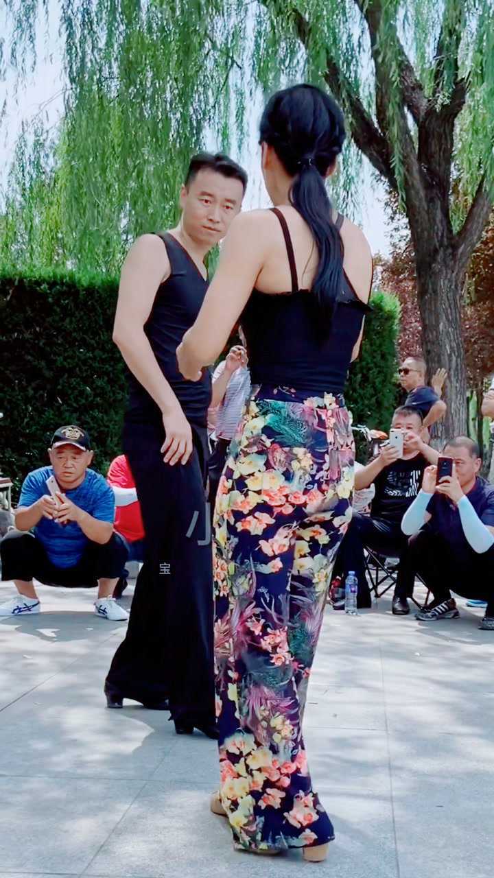 唐山云天广场吉特巴高难度表演!