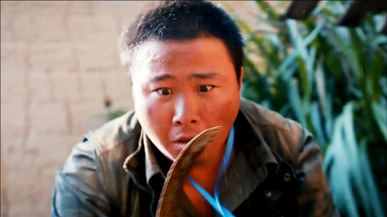 变异狂蟒-5:剧组三人组大战蟒蛇,最终成功逃出荒废山村
