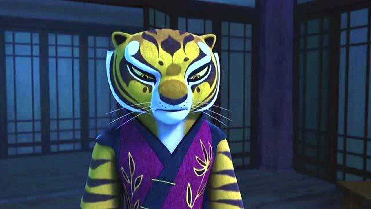 悍娇虎哄小孩睡觉,真难为她了