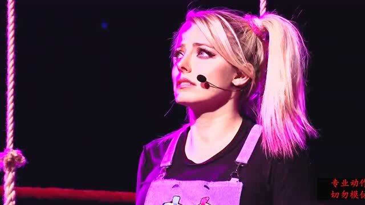 wwe小魔女邀兰迪奥顿一起玩没想到兰迪竟把萤火虫乐园毁了