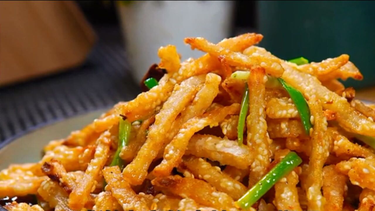 湖北武汉特色美食干煸藕丝做法香辣酥脆下酒又下饭