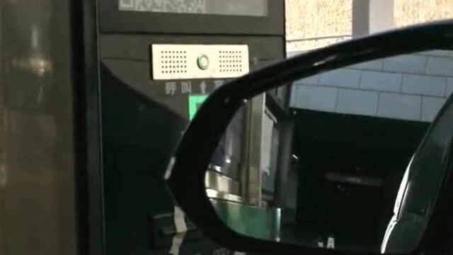 因封城被迫停车20多天,产生费用该不该支付,工作人员:没接到免费通知!