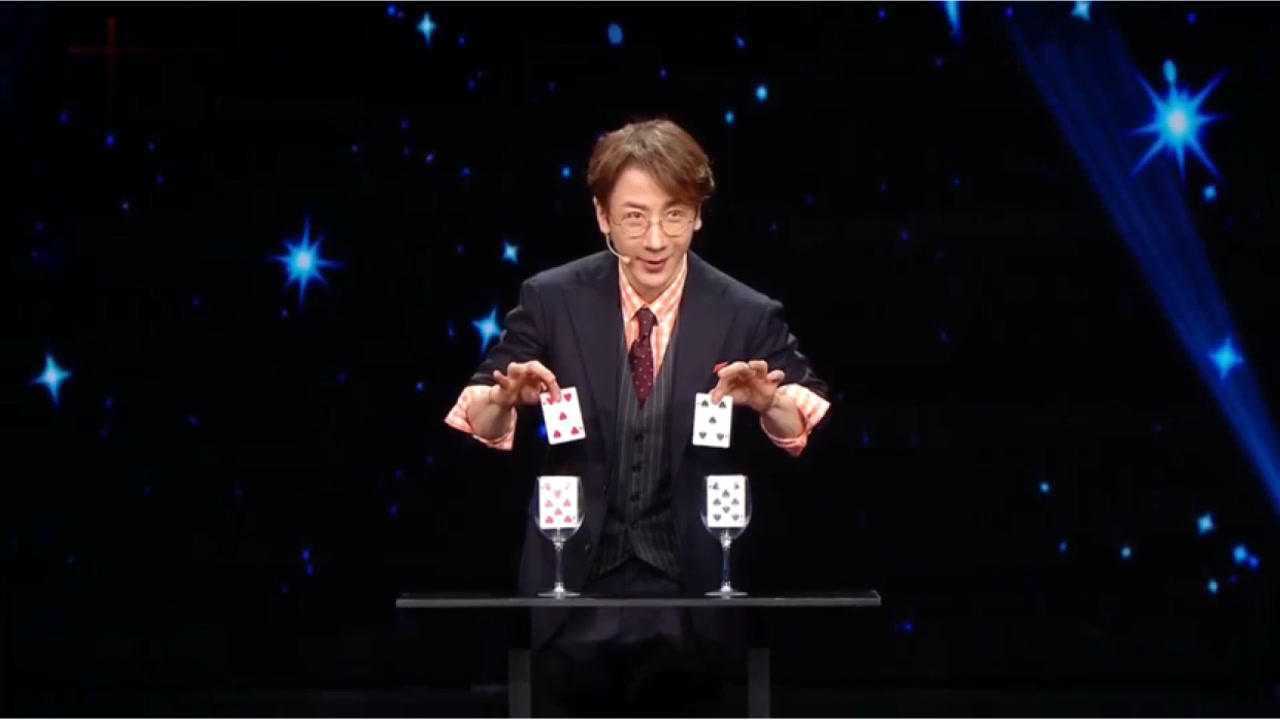 魔术揭秘刘谦2021春晚魔术之酒杯变牌原来如此简单