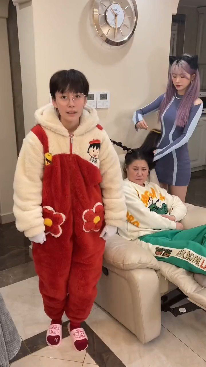 让我为你唱毛毛歌河马君爆胎草莓粥求一个神评加特