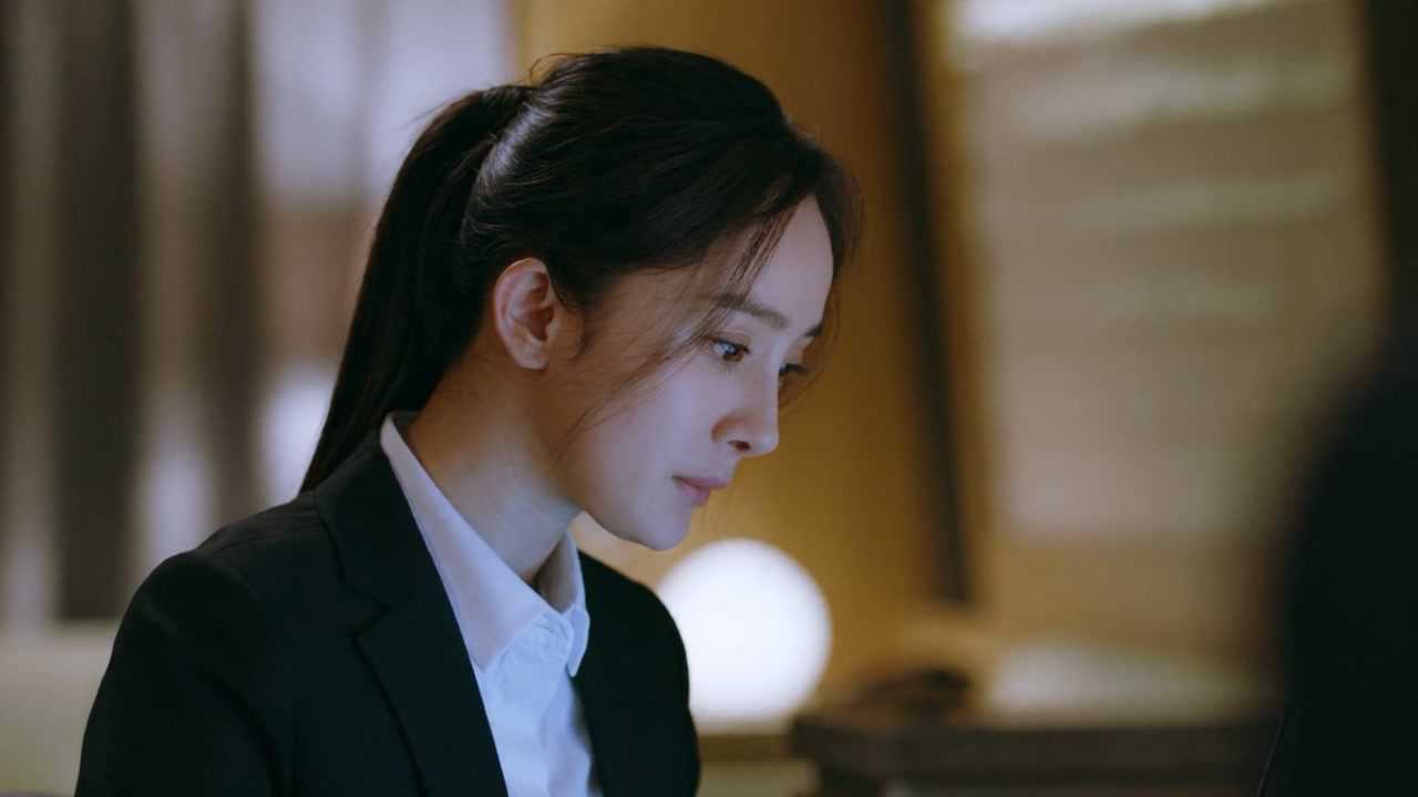 《暴风眼》杨幂 cut 09 安静看录像发现重大线索