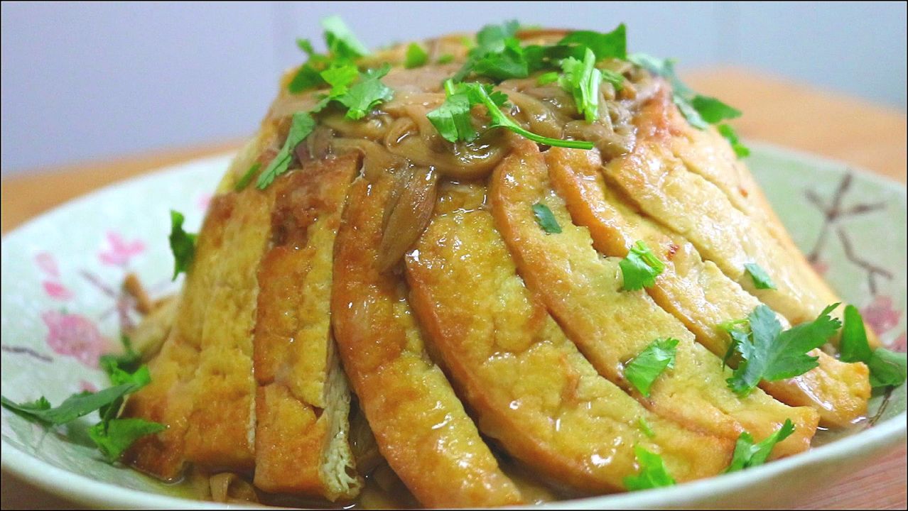 农村大席上的扣完菜—豆腐扣碗,外焦里嫩,咬一口汁水饱满,好吃