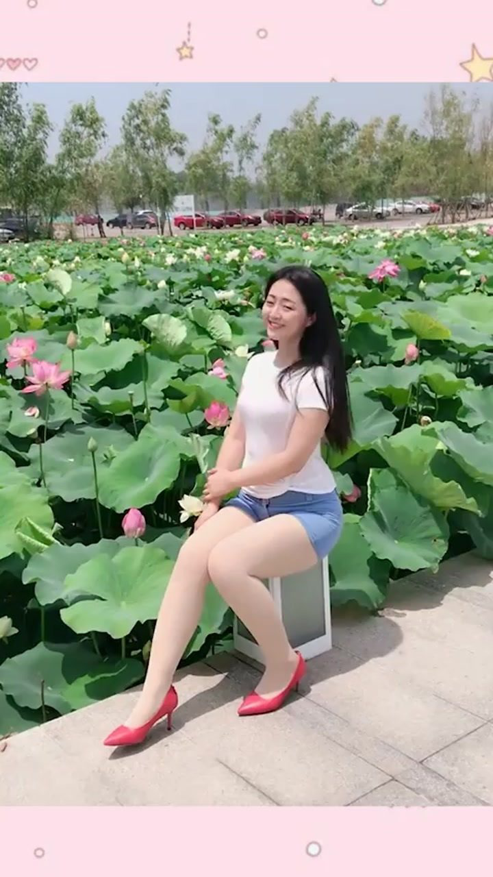 大姐丝袜搭配高跟鞋魅力俏丽