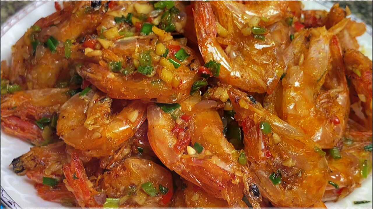 一道经典粤菜椒盐虾的家常做法口感酥脆味道很赞教大家怎么轻松去除虾