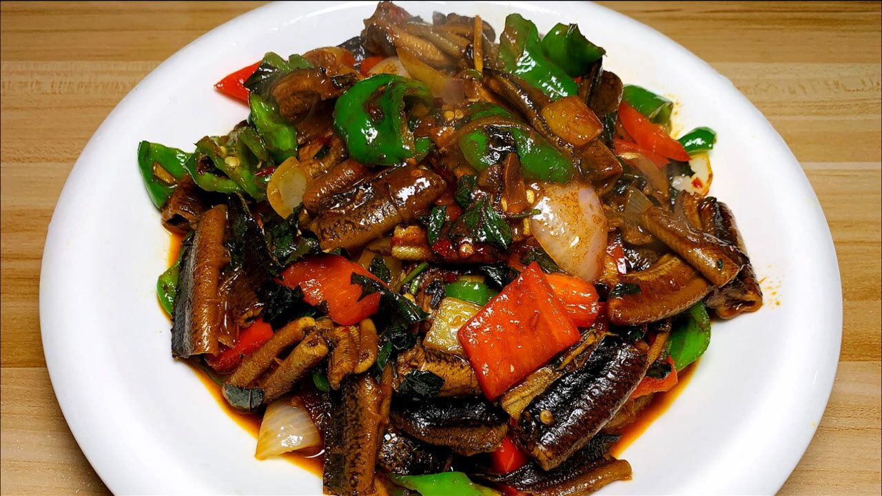 大厨教你爆炒鳝鱼片饭店做法,色香味俱全,吃了还想吃的家常菜_腾讯