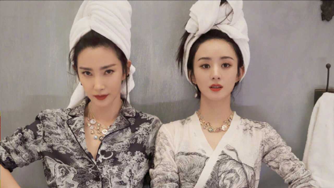 赵丽颖李冰冰合体拍杂志明媚冷艳风格迥异互动亲密尽显姐妹情深