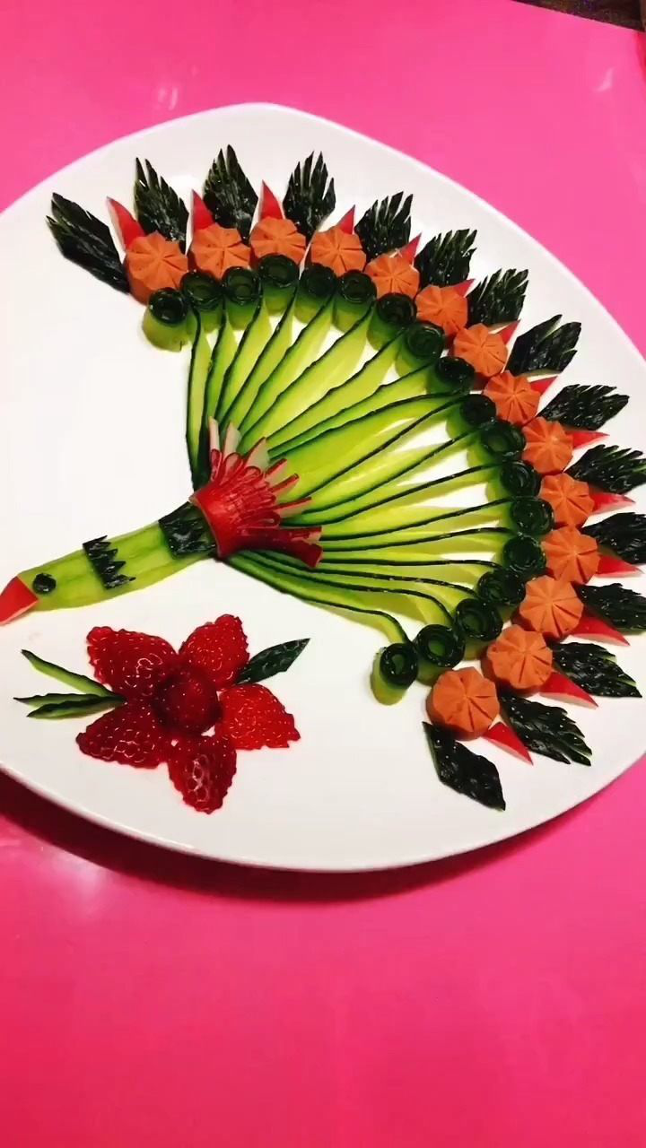辅食网做了好看的蔬菜水果拼盘孔雀开屏!好看!